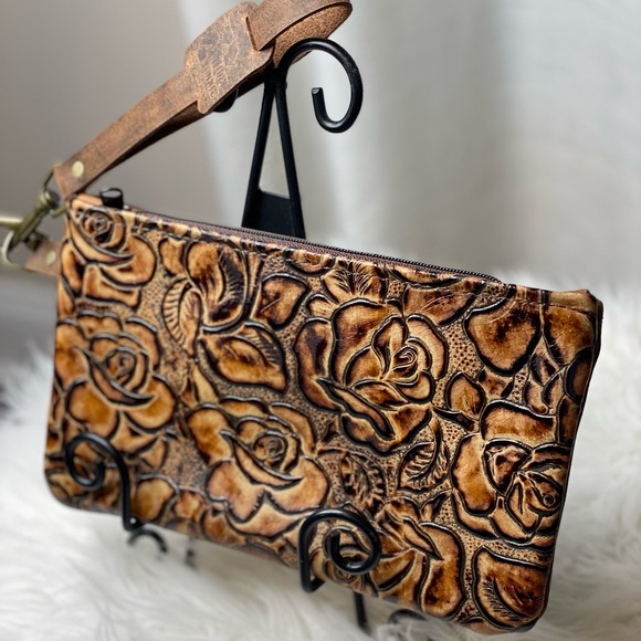 Cowhide brown Wristlet in embossed rose design, detachable strap, zippered - Picture 11 of 11